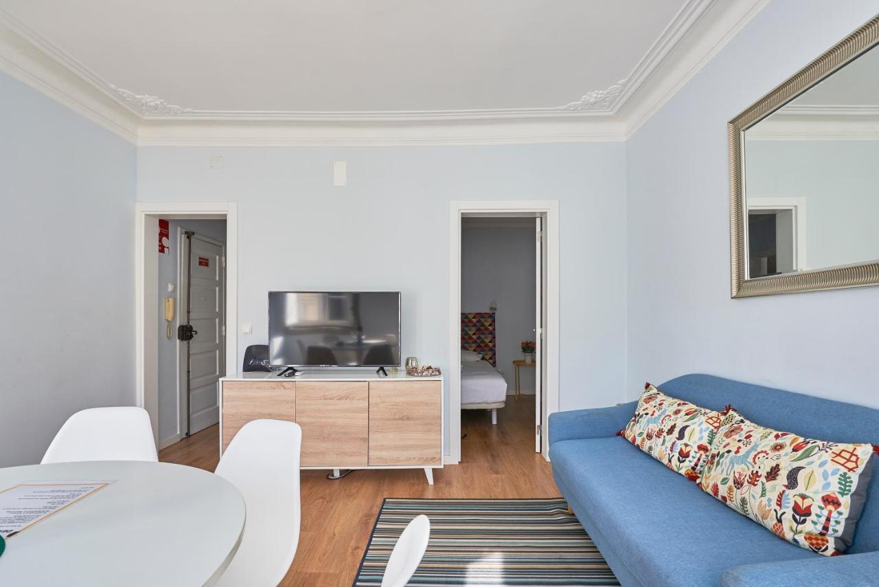 Elegant Riverview Apartment In Historical Lisbon Bagian luar foto
