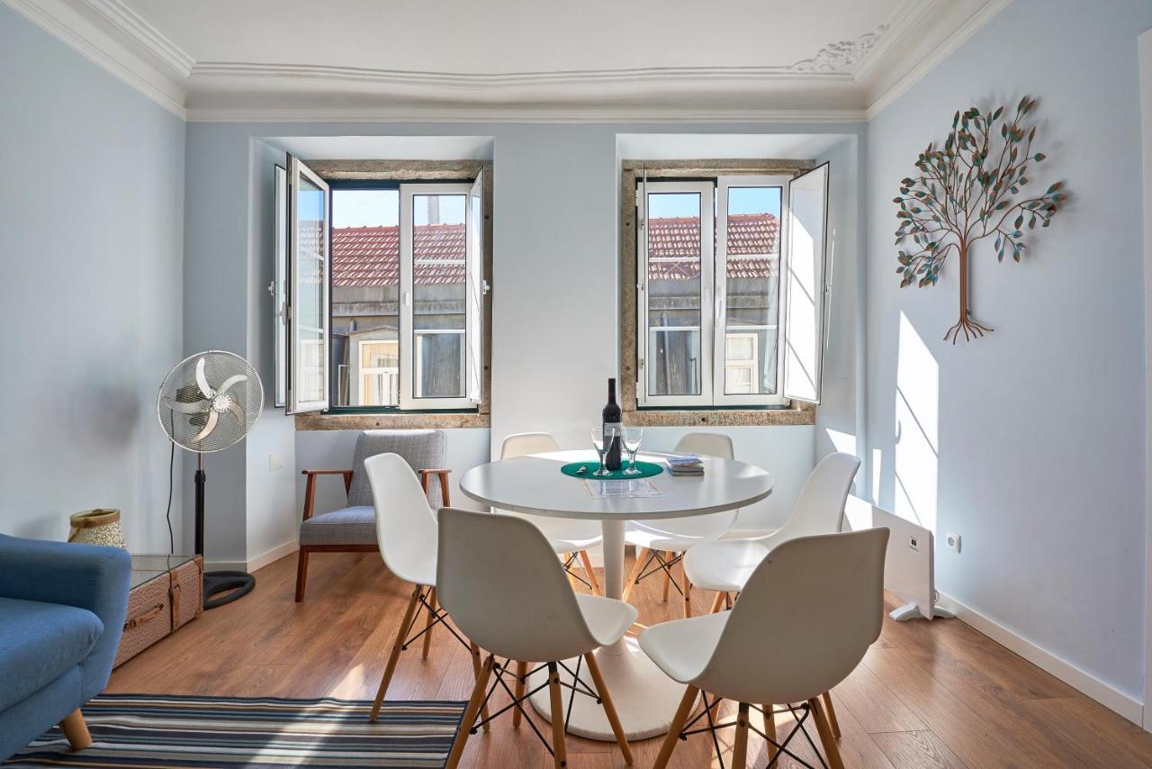 Elegant Riverview Apartment In Historical Lisbon Bagian luar foto