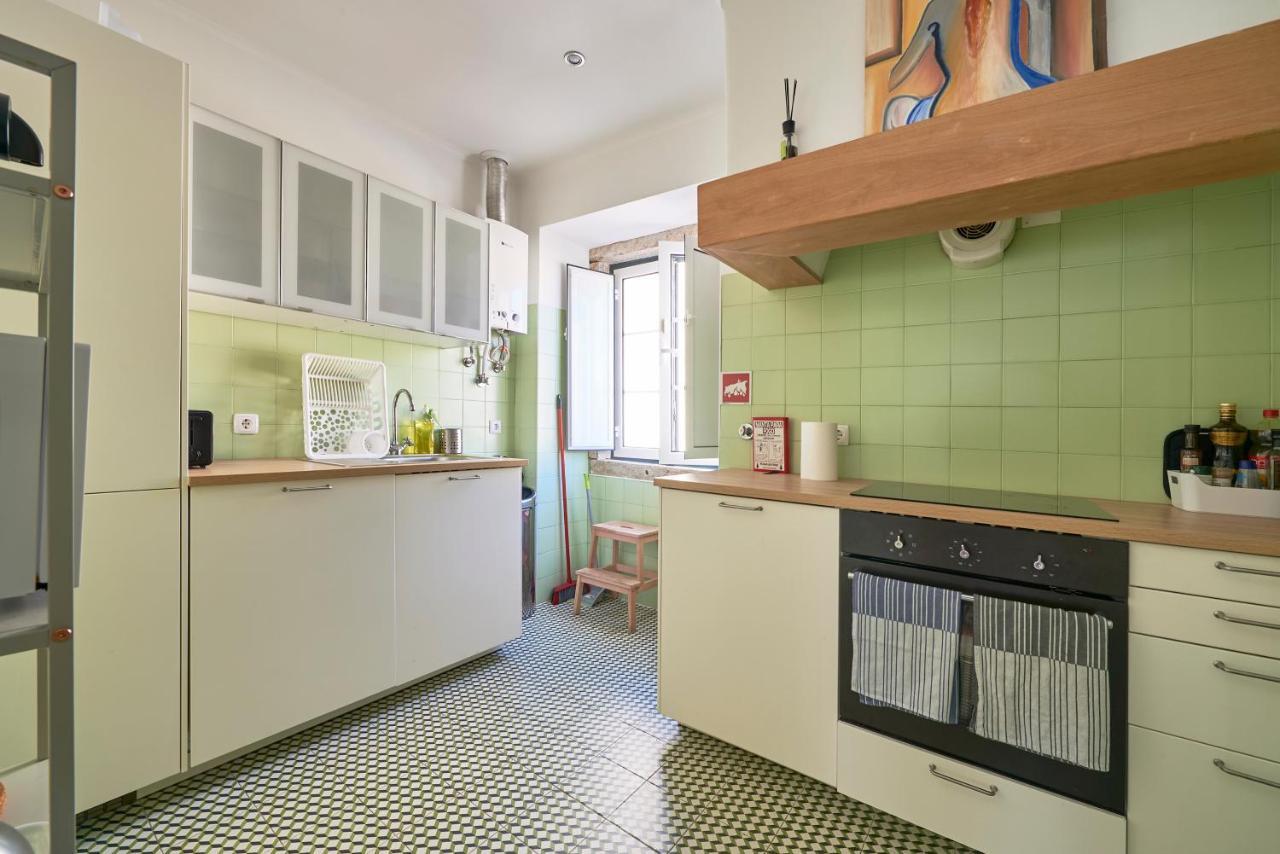 Elegant Riverview Apartment In Historical Lisbon Bagian luar foto