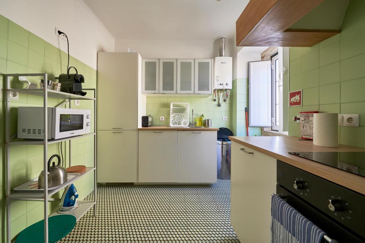 Elegant Riverview Apartment In Historical Lisbon Bagian luar foto