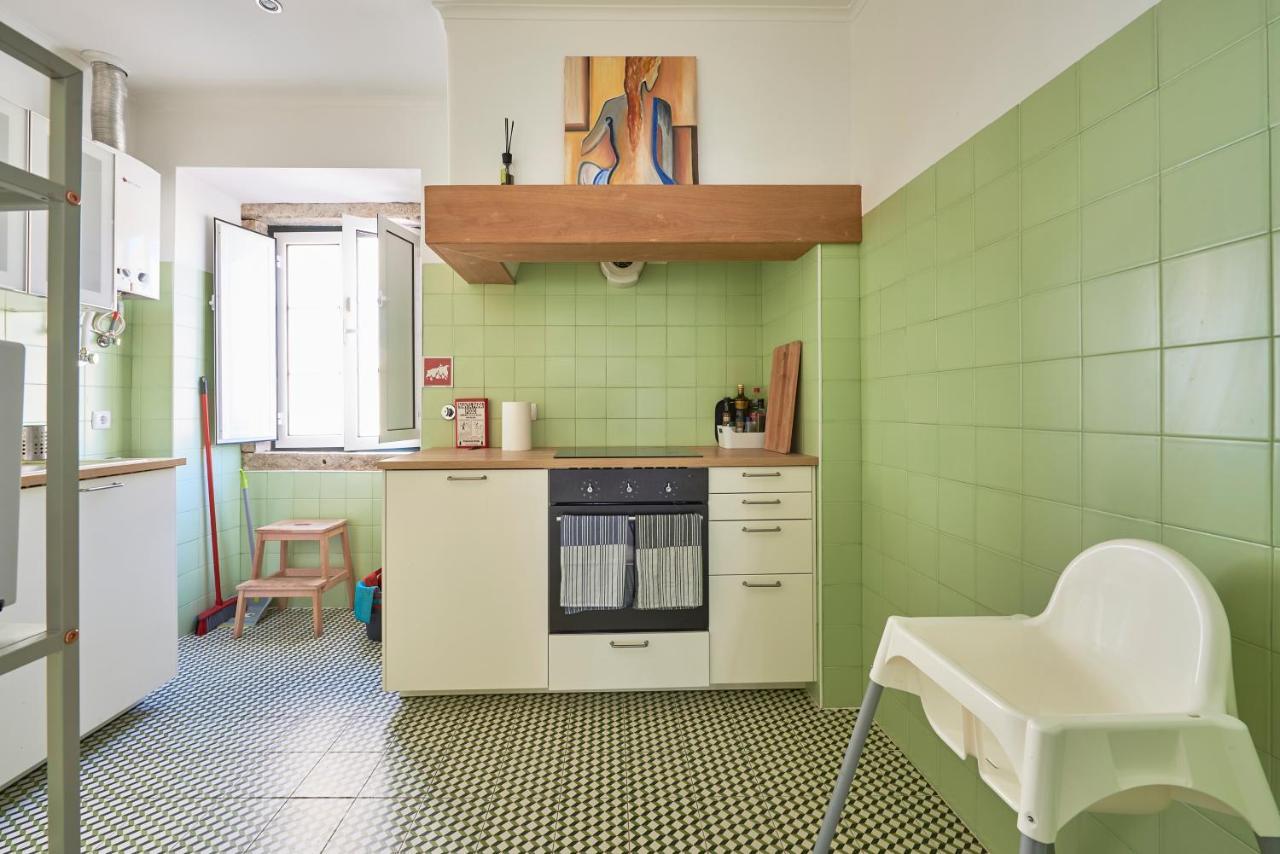 Elegant Riverview Apartment In Historical Lisbon Bagian luar foto