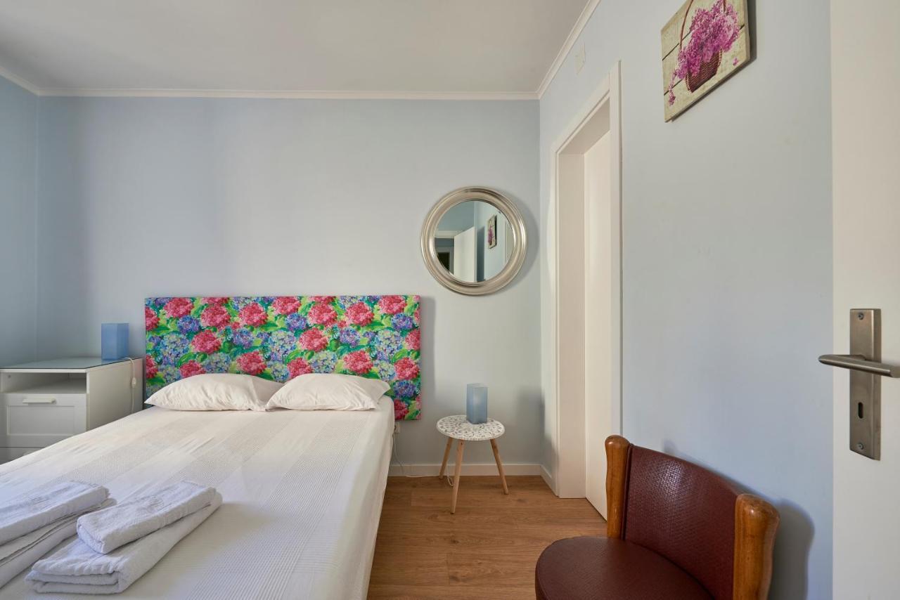 Elegant Riverview Apartment In Historical Lisbon Bagian luar foto