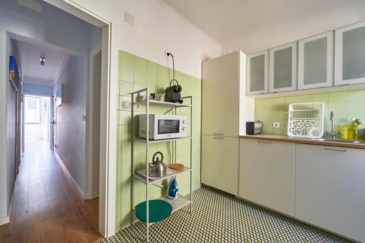 Elegant Riverview Apartment In Historical Lisbon Bagian luar foto