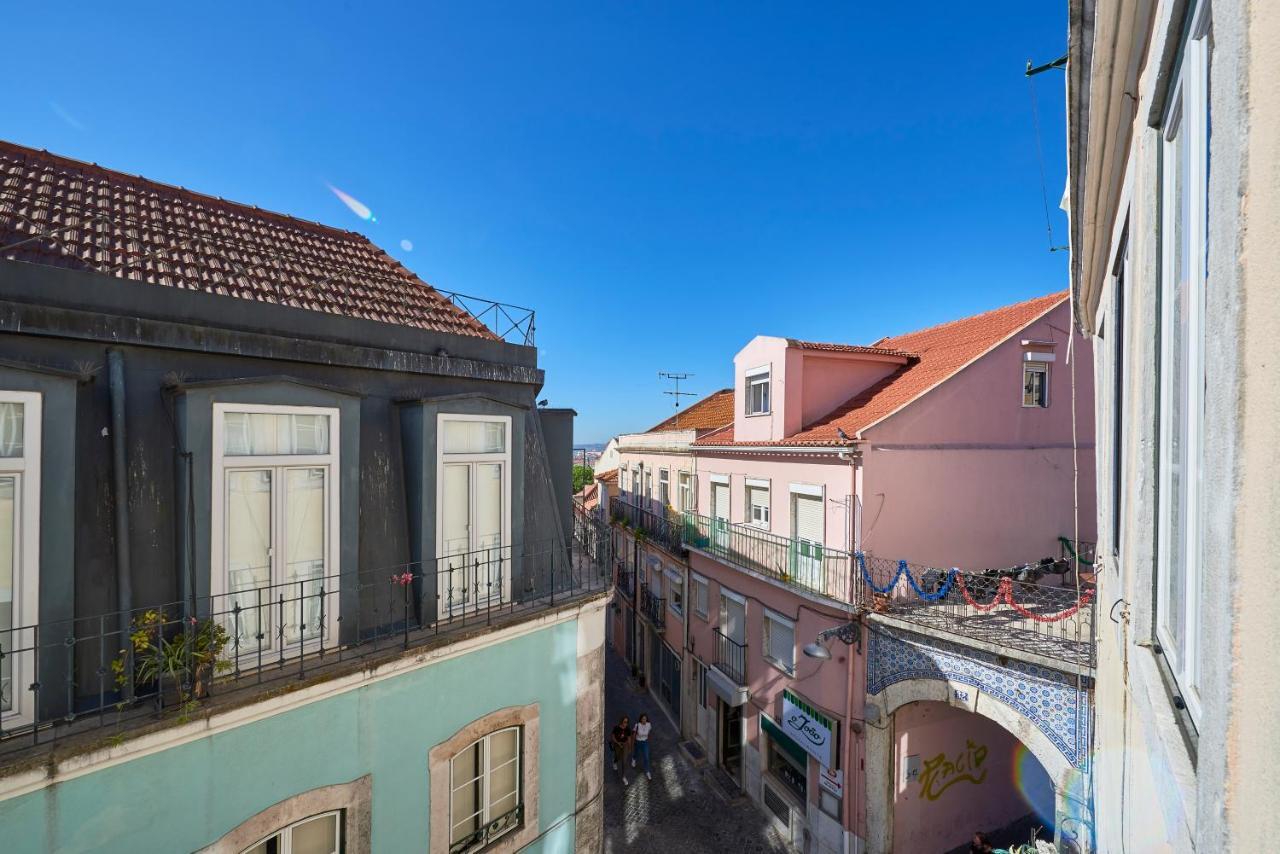 Elegant Riverview Apartment In Historical Lisbon Bagian luar foto