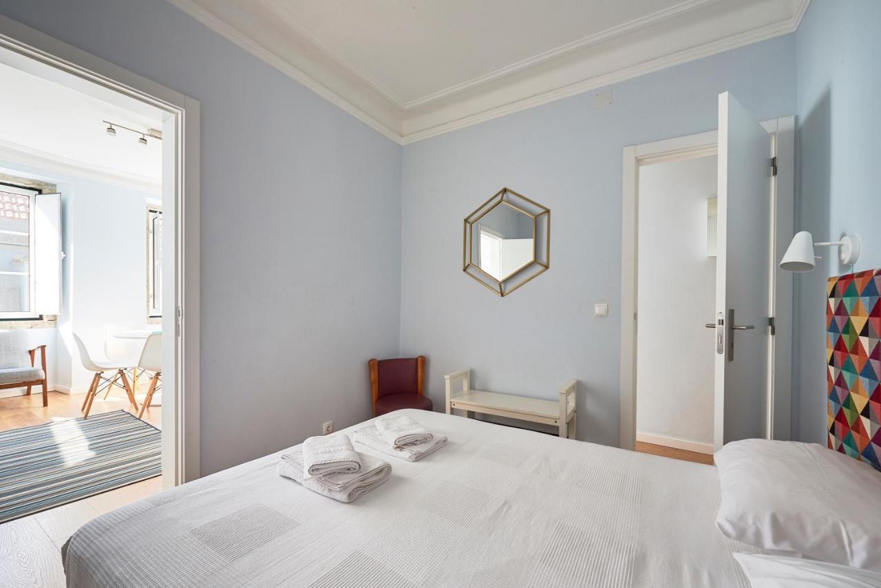 Elegant Riverview Apartment In Historical Lisbon Bagian luar foto