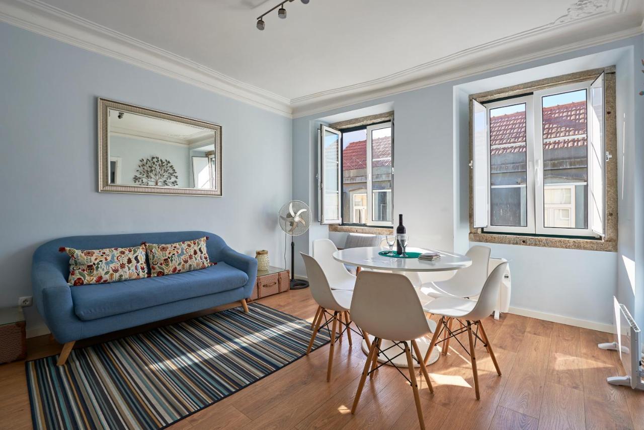 Elegant Riverview Apartment In Historical Lisbon Bagian luar foto