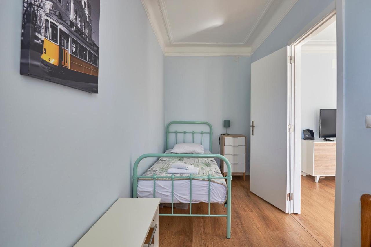 Elegant Riverview Apartment In Historical Lisbon Bagian luar foto